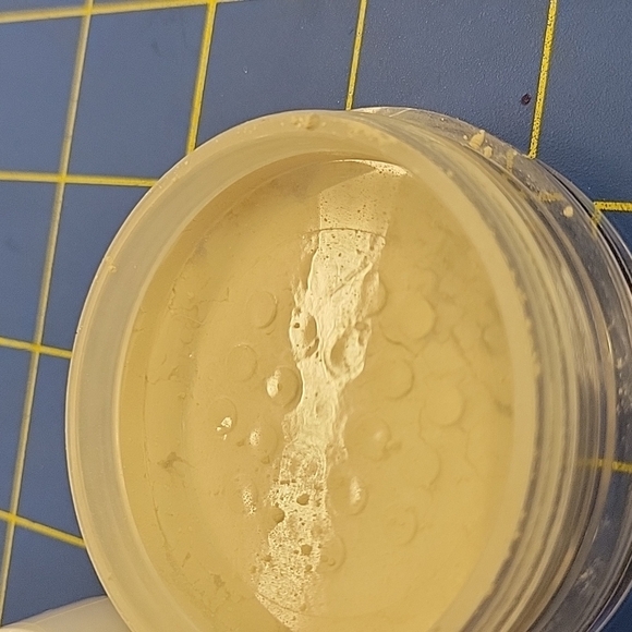 Rachel Couture Translucent Powder Light - Picture 3 of 5